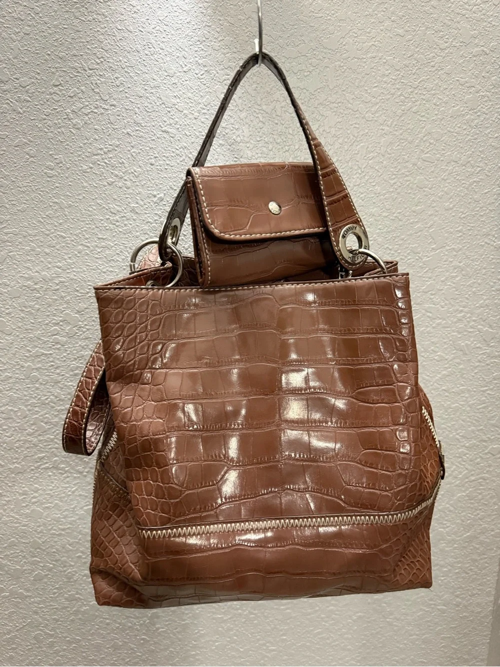 Vintage Y2K Tommy Hilfiger brown croc-embossed shoulder bag